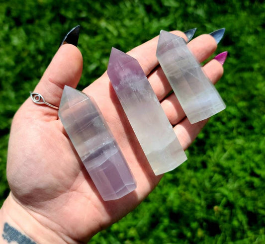 Lavender Fluorite mini Tower crystal - crown,  third eye chakra,  communication,  focus, Crystal Point, Reiki,  Concentration