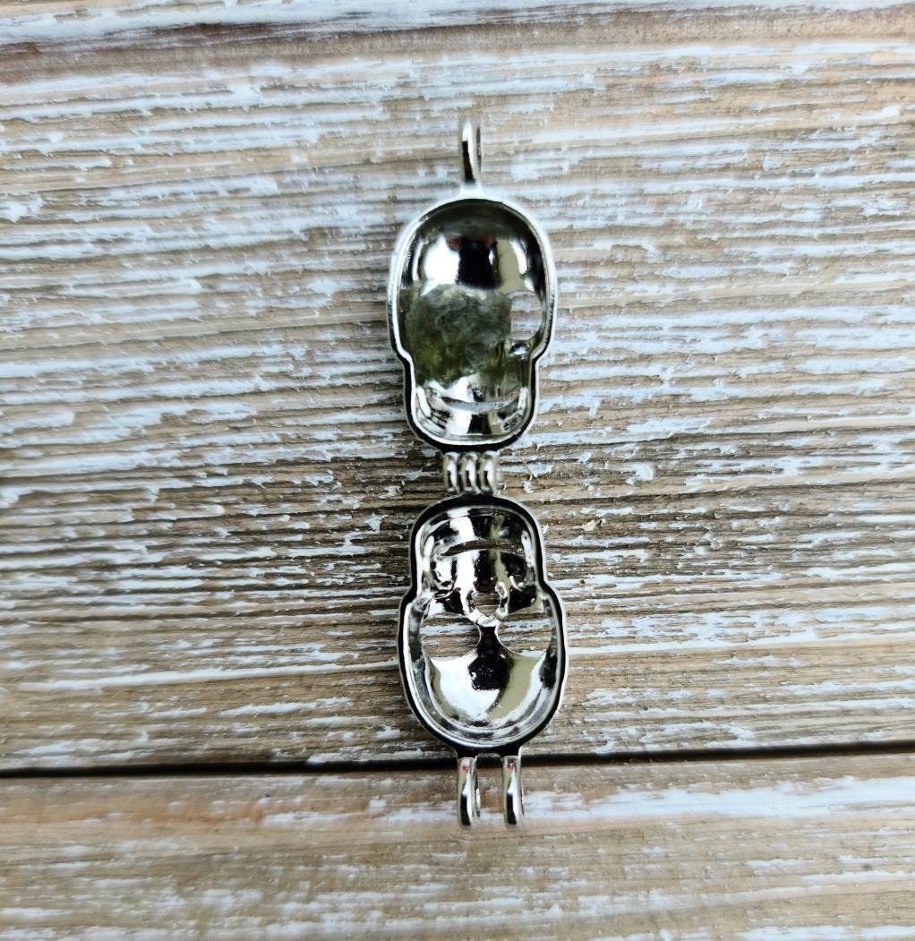 Moldavite Skull Pendant - Transformation,  manifestation,  Crystal Pendant, Witchy, cage pendant, Tektite